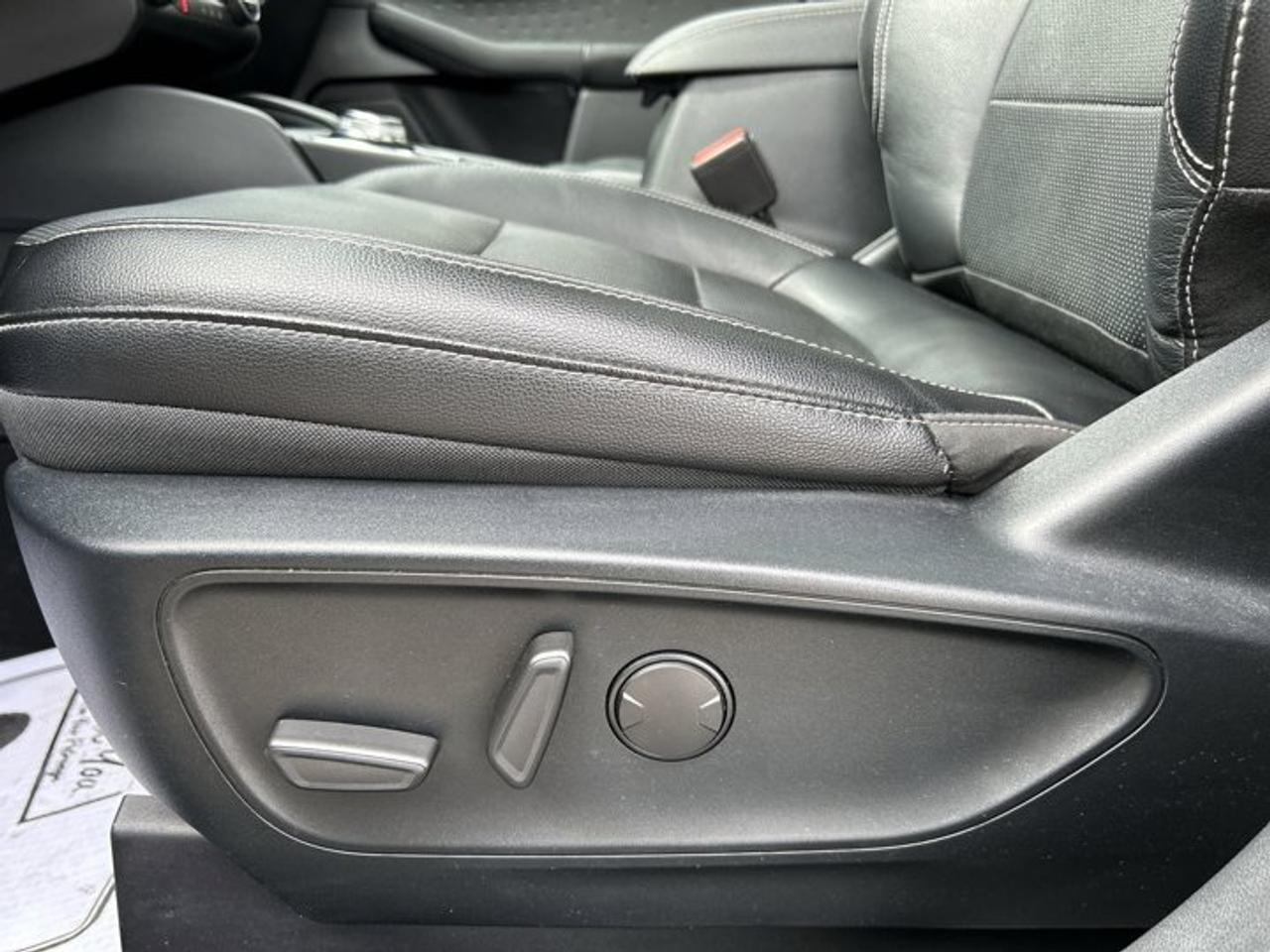 2020 Ford Escape Titanium Hybrid AWD | No Accidents | One Owner |Panoramic Roof | Leather Seats Photo