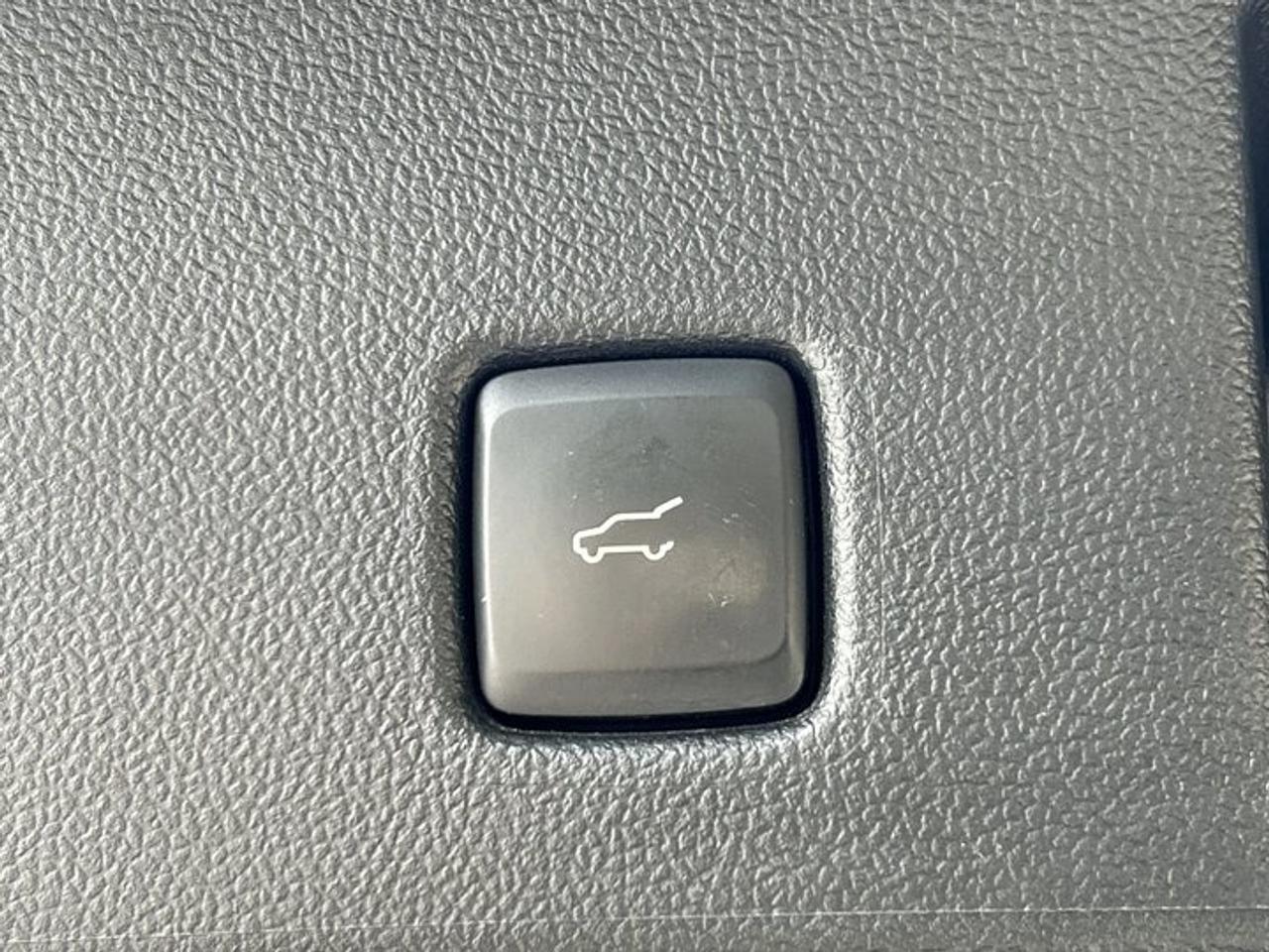 2020 Ford Escape Titanium Hybrid AWD | No Accidents | One Owner |Panoramic Roof | Leather Seats Photo
