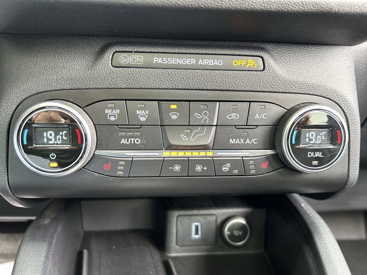 2020 Ford Escape Titanium Hybrid AWD | No Accidents | One Owner |Panoramic Roof | Leather Seats Photo