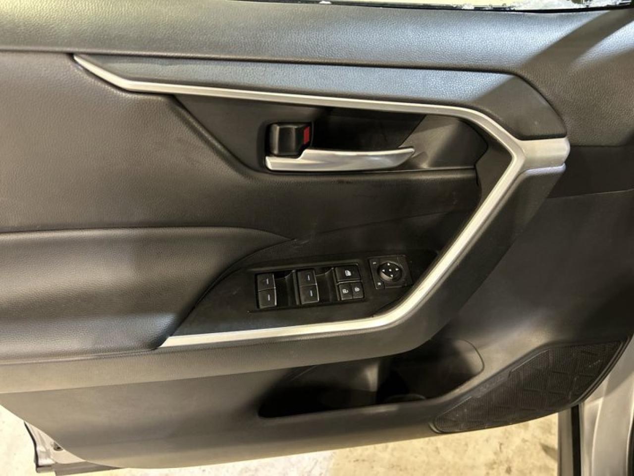 2025 Toyota RAV4 XLE AWD | Heated Steering Wheel | No Accidents Photo