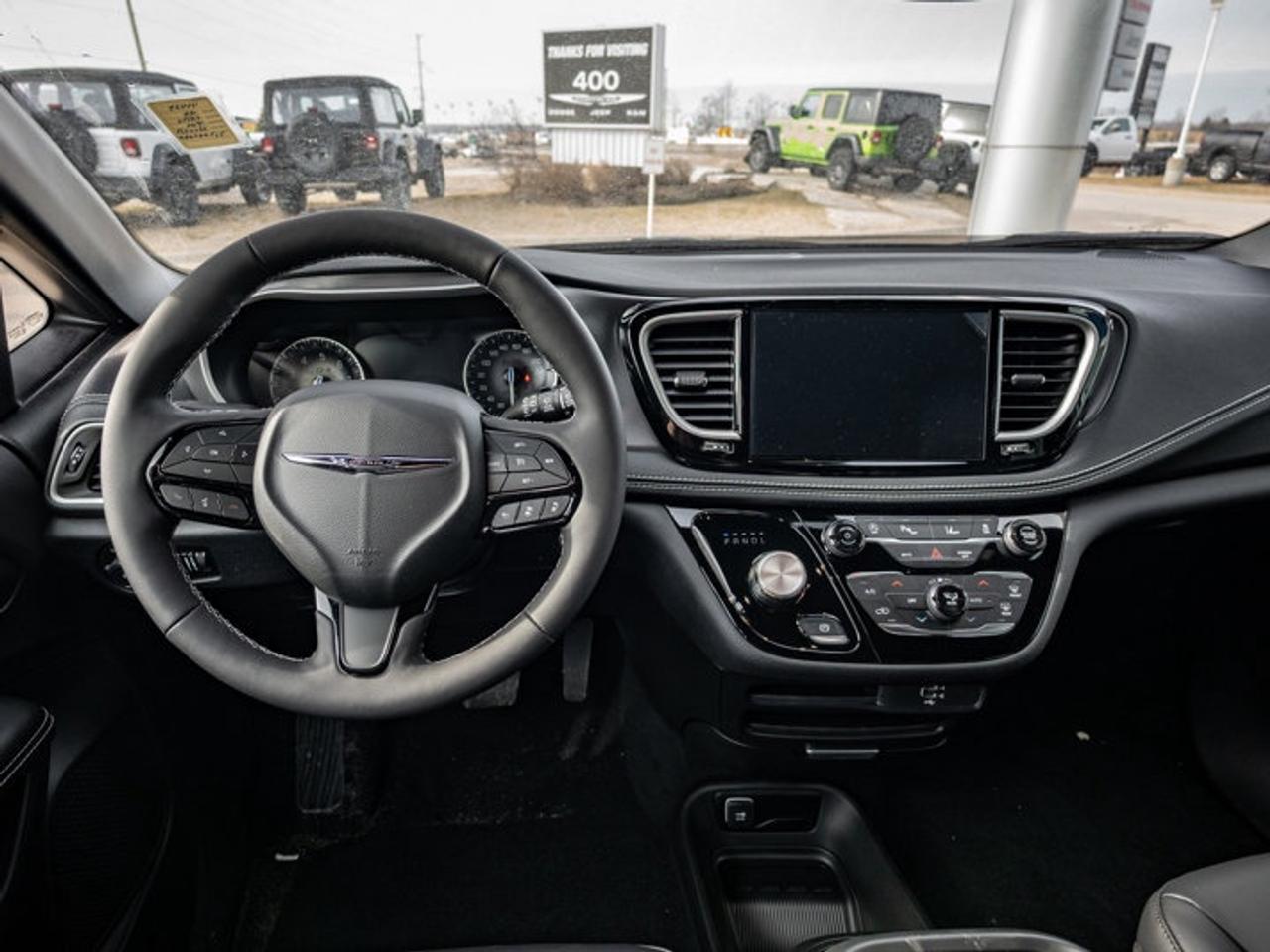 2026 Chrysler Pacifica Select Photo2