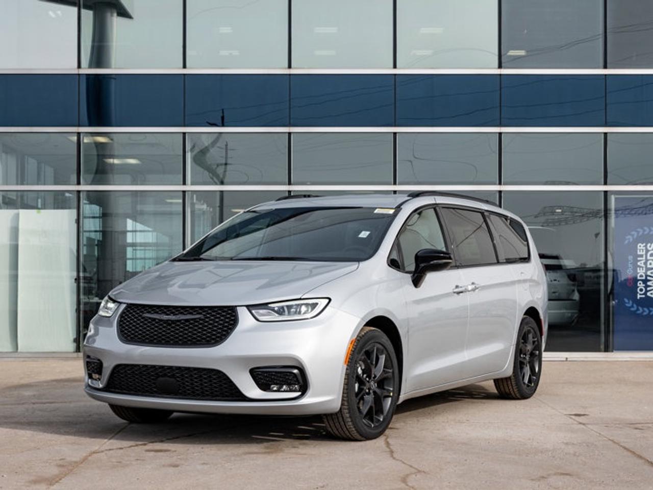 2026 Chrysler Pacifica Select Photo