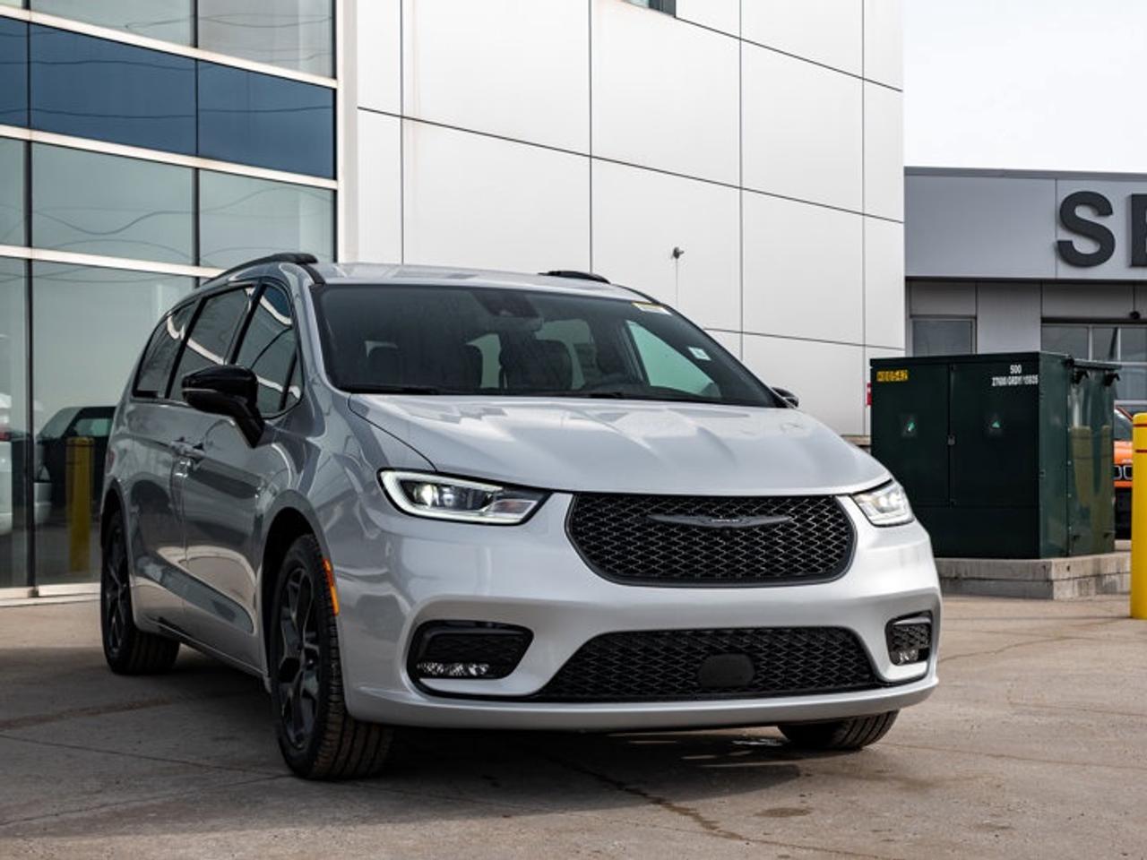 2026 Chrysler Pacifica Select Photo