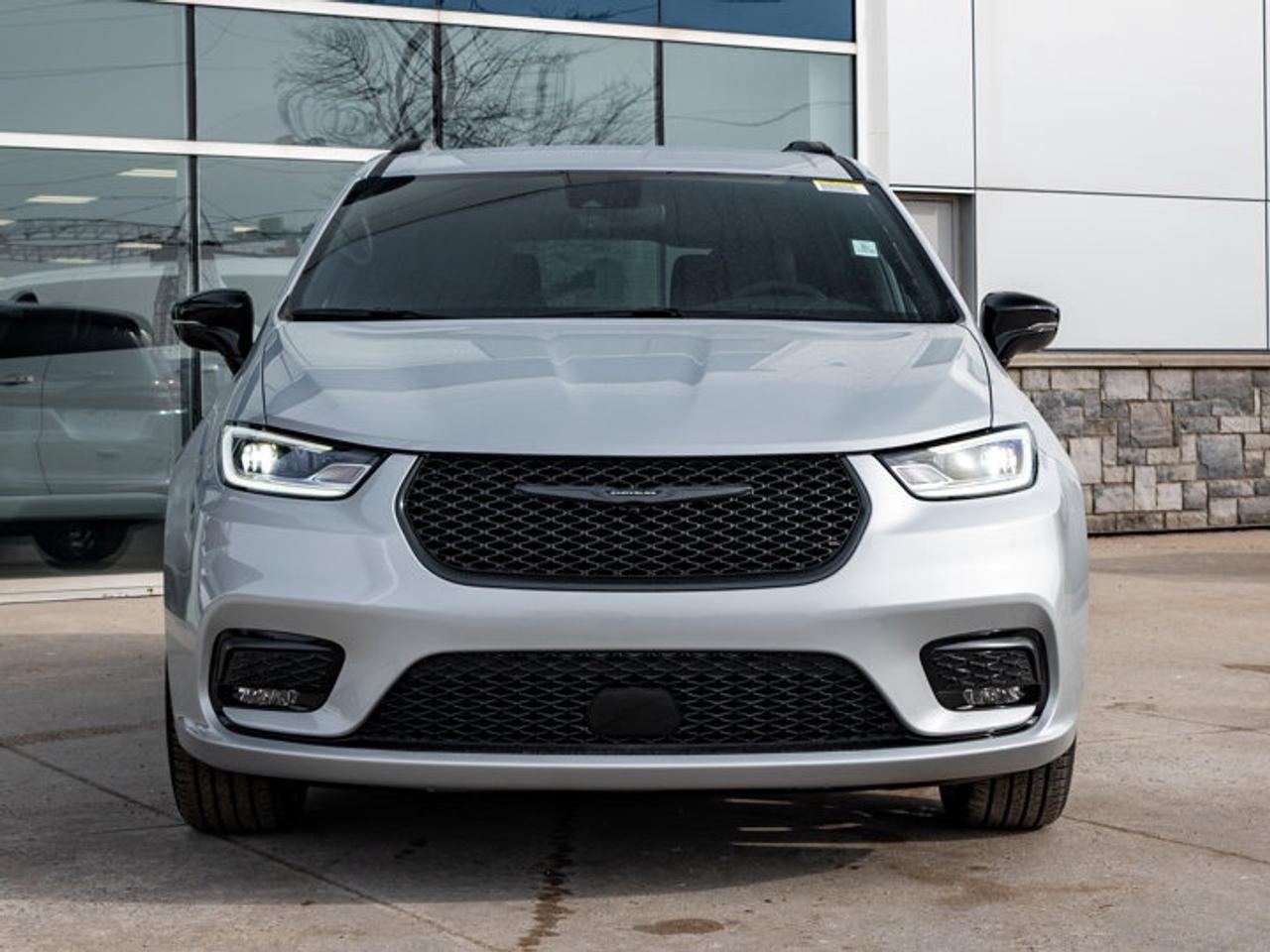2026 Chrysler Pacifica Select Photo