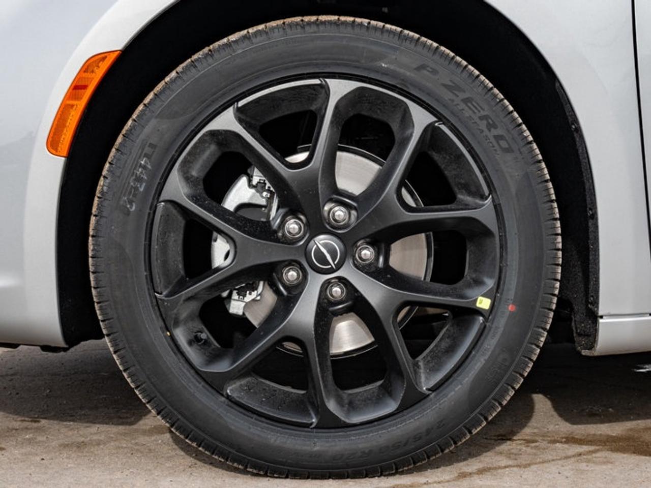 2026 Chrysler Pacifica Select Photo