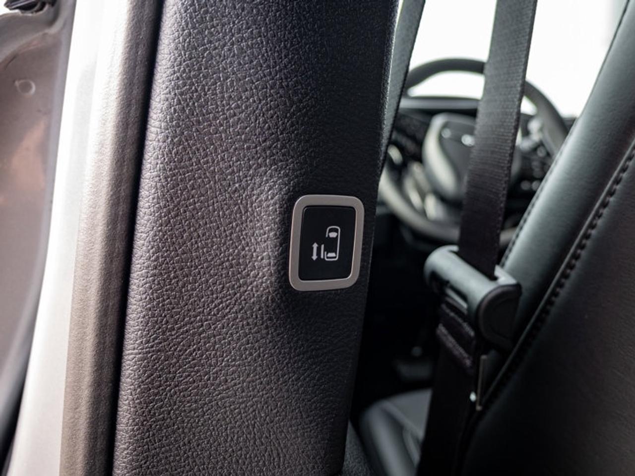 2026 Chrysler Pacifica Select Photo