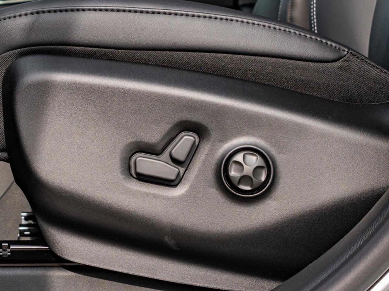 2026 Chrysler Pacifica Select Photo