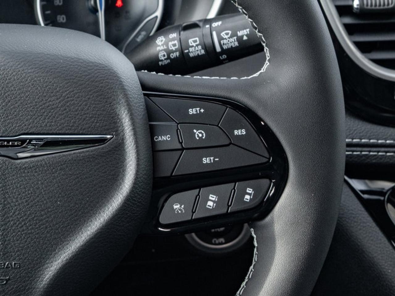 2026 Chrysler Pacifica Select Photo