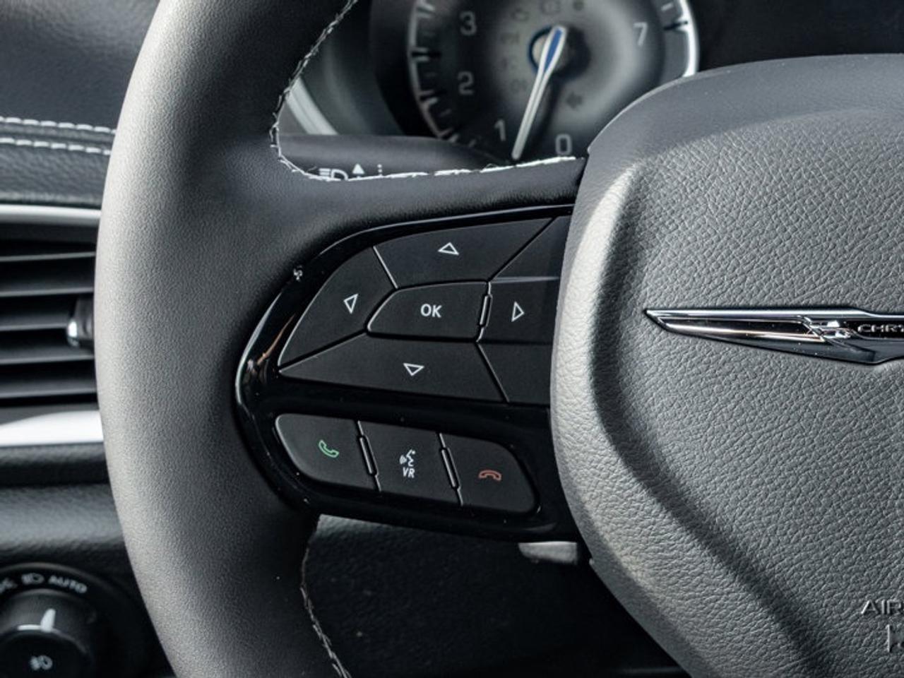 2026 Chrysler Pacifica Select Photo