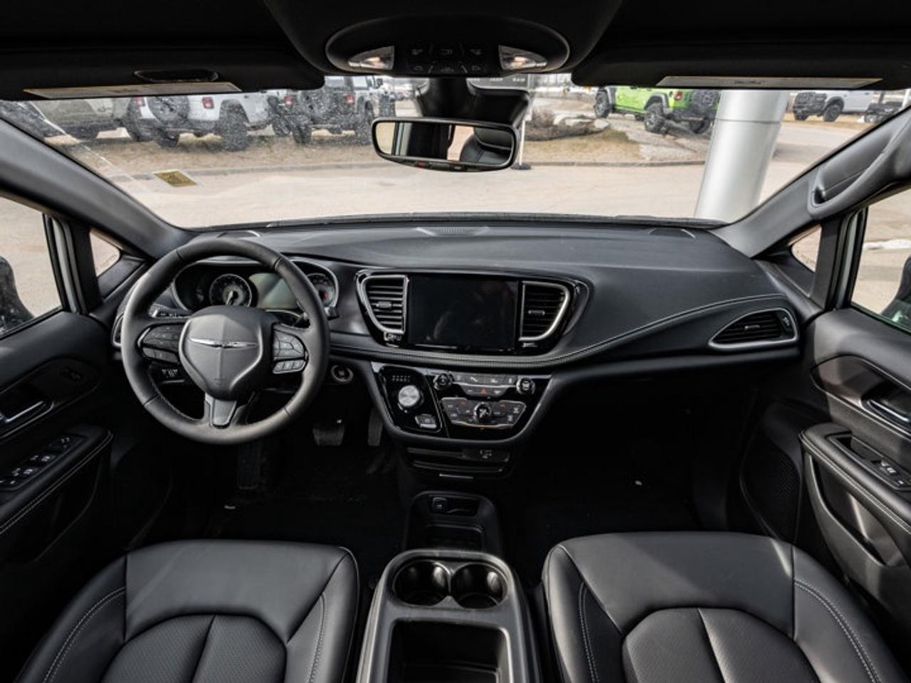 2026 Chrysler Pacifica Select Photo