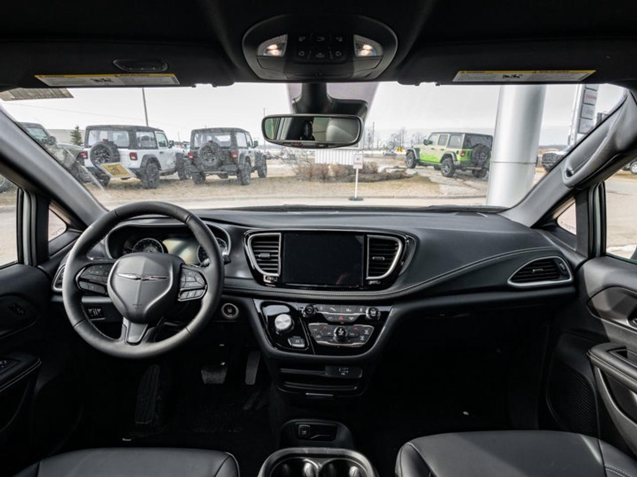 2026 Chrysler Pacifica Select Photo
