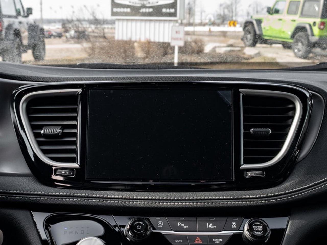 2026 Chrysler Pacifica Select Photo