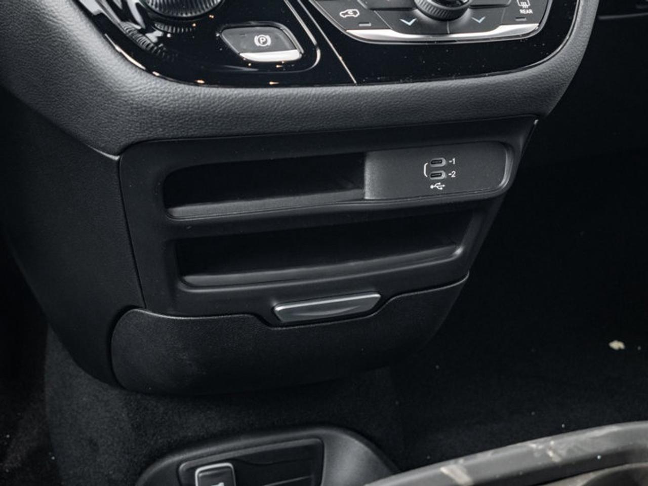 2026 Chrysler Pacifica Select Photo