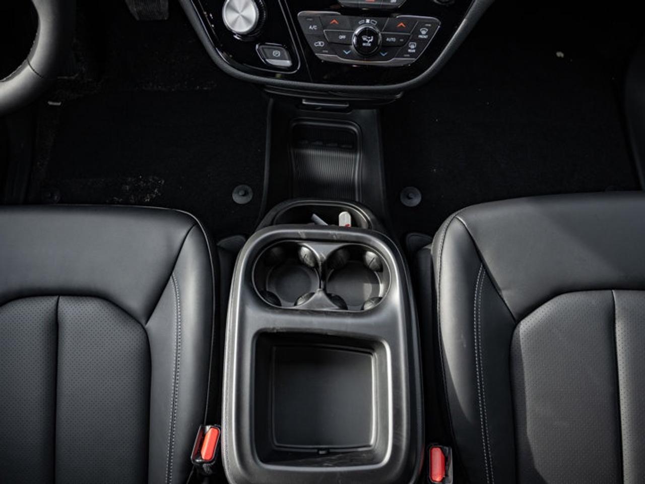 2026 Chrysler Pacifica Select Photo