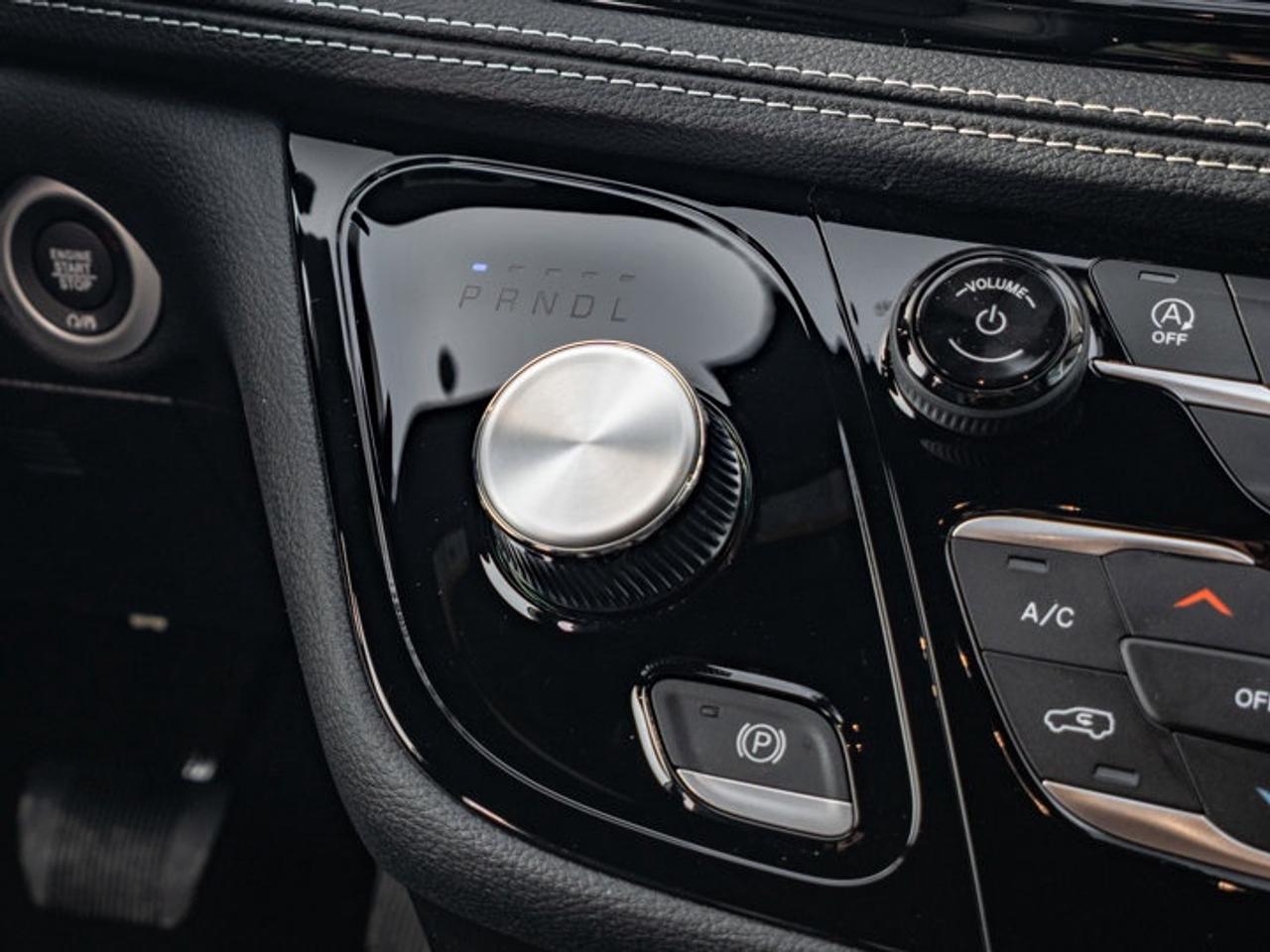 2026 Chrysler Pacifica Select Photo
