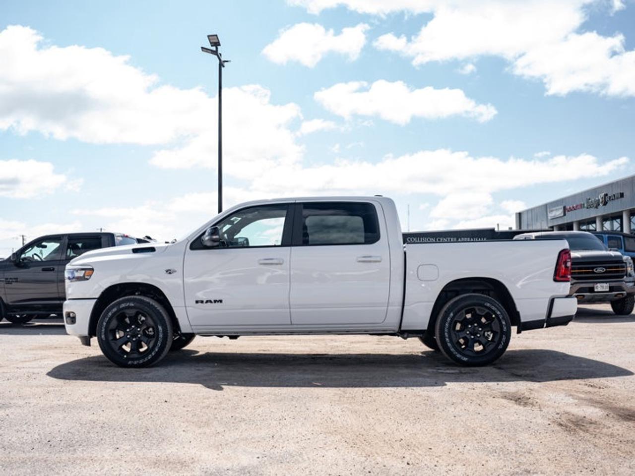 2026 RAM 1500 SPORT Photo4