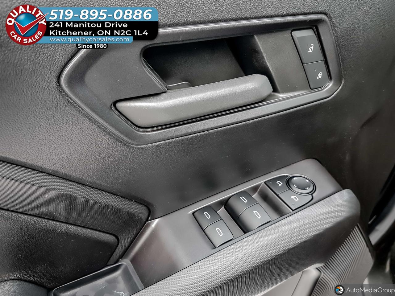 2023 Chevrolet Colorado WT Crew Cab 4x4 *ONLY 23,000 KM* Photo