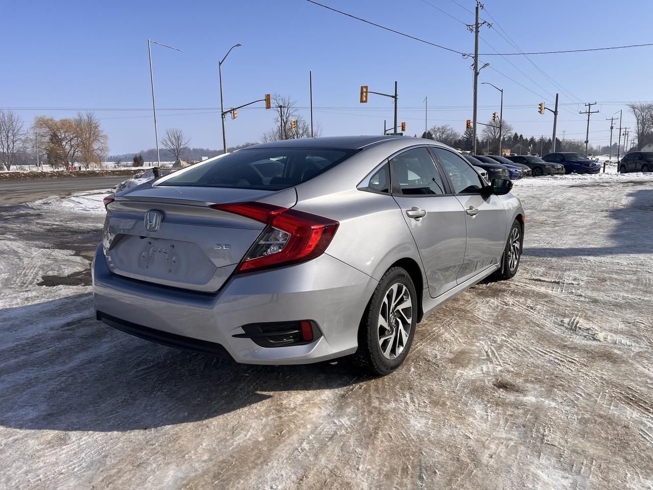 2018 Honda Civic SE Photo2