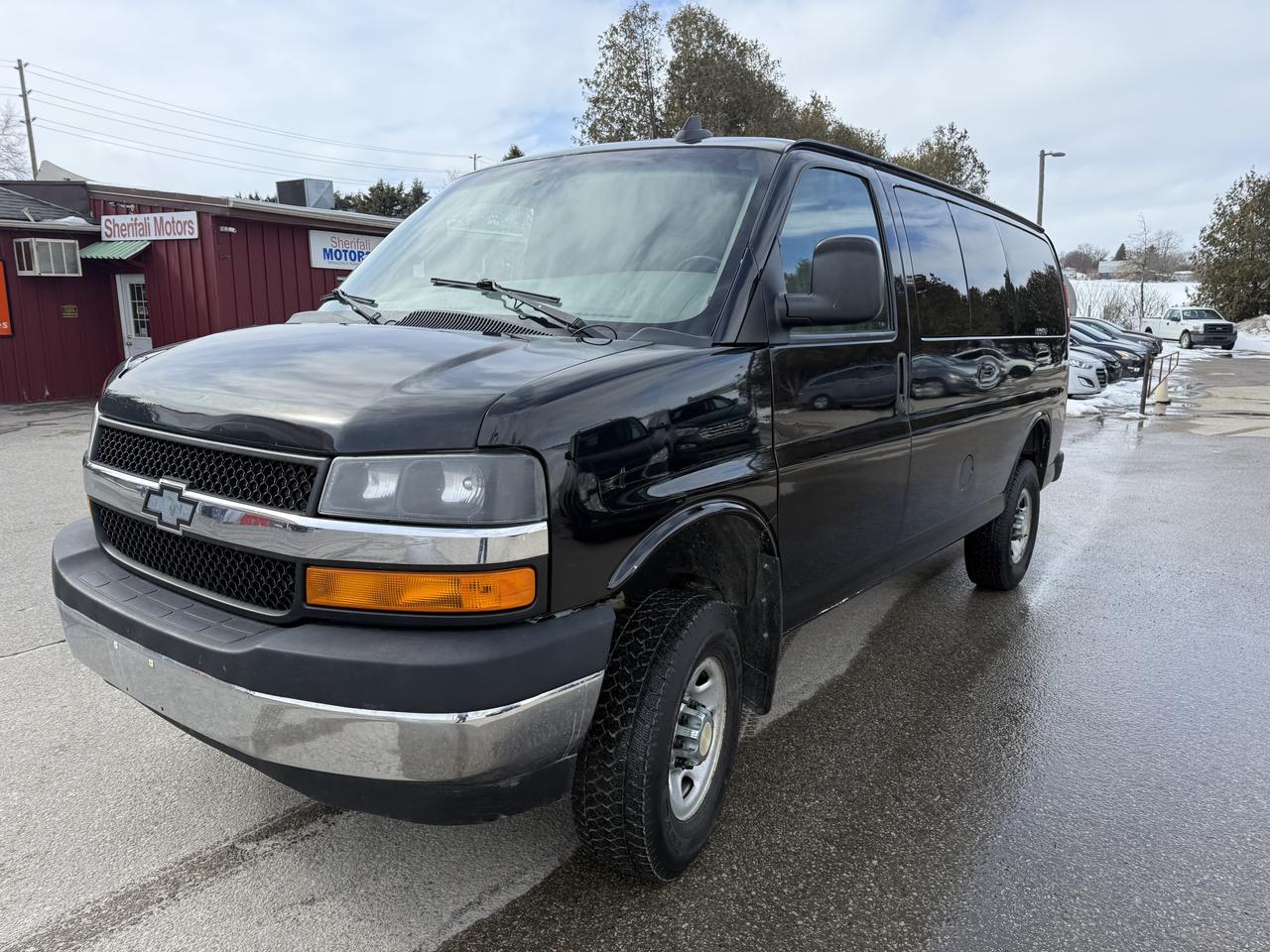 2017 Chevrolet Express LT 12 passangers 6.0L engine 4x4 Photo5