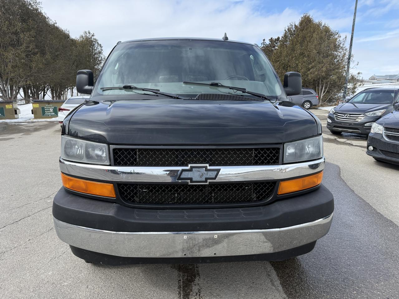 2017 Chevrolet Express LT 12 passangers 6.0L engine 4x4 Photo
