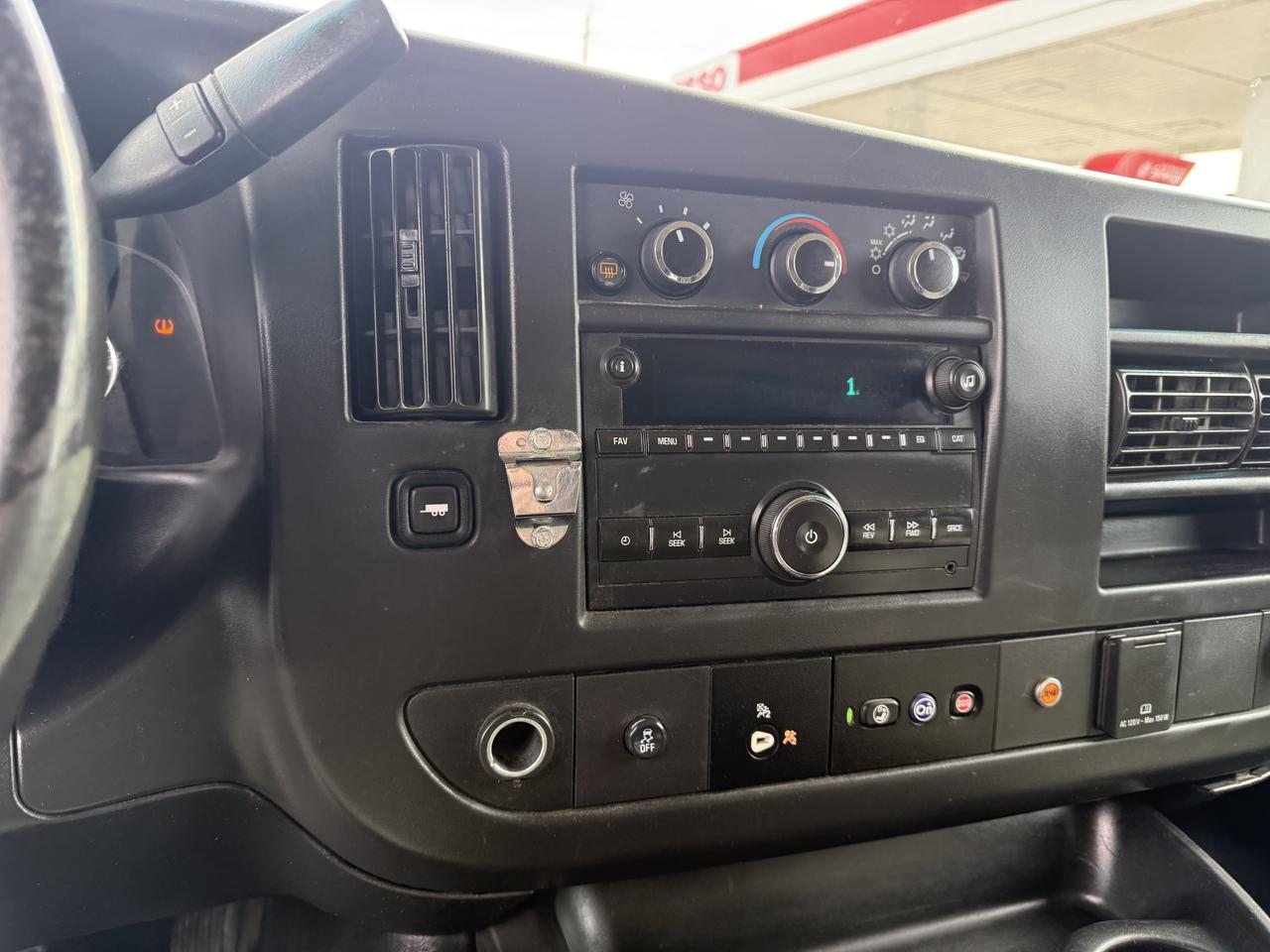 2017 Chevrolet Express LT 12 passangers 6.0L engine 4x4 Photo