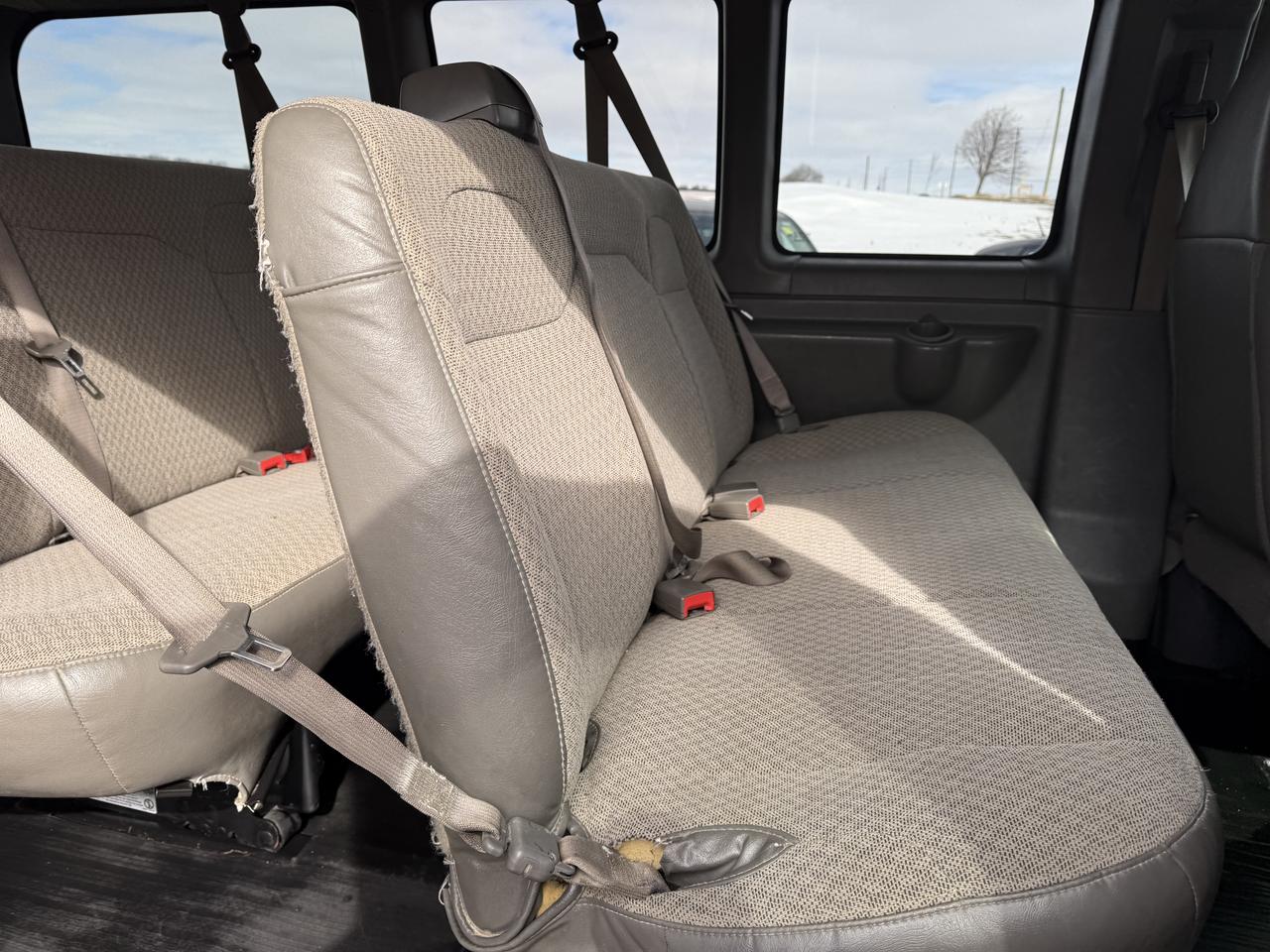 2017 Chevrolet Express LT 12 passangers 6.0L engine 4x4 Photo