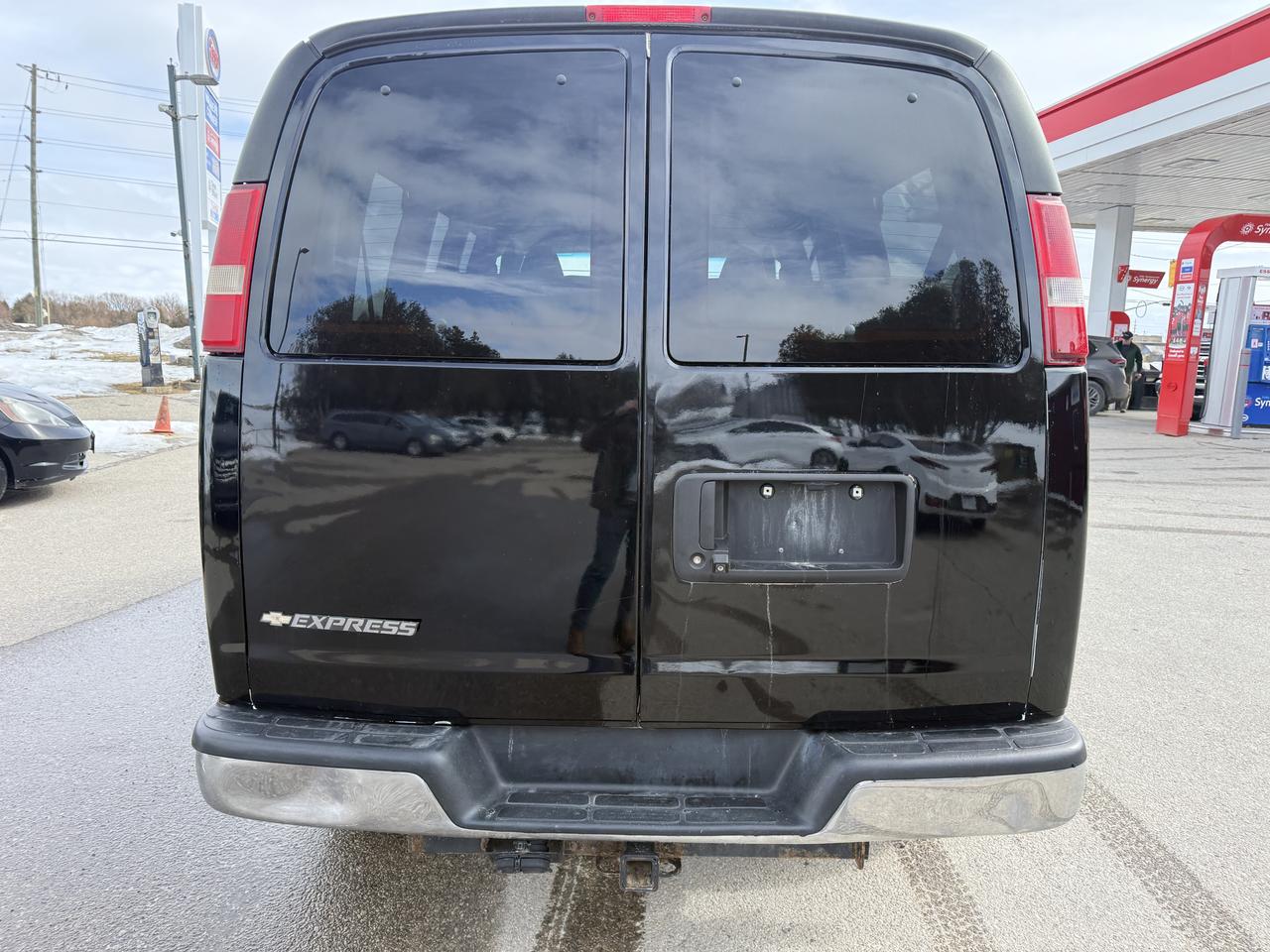 2017 Chevrolet Express LT 12 passangers 6.0L engine 4x4 Photo