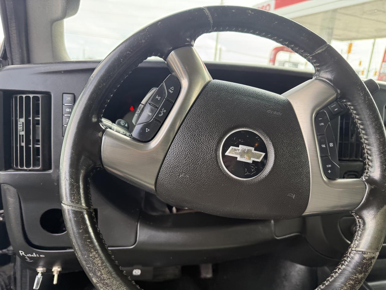 2017 Chevrolet Express LT 12 passangers 6.0L engine 4x4 Photo