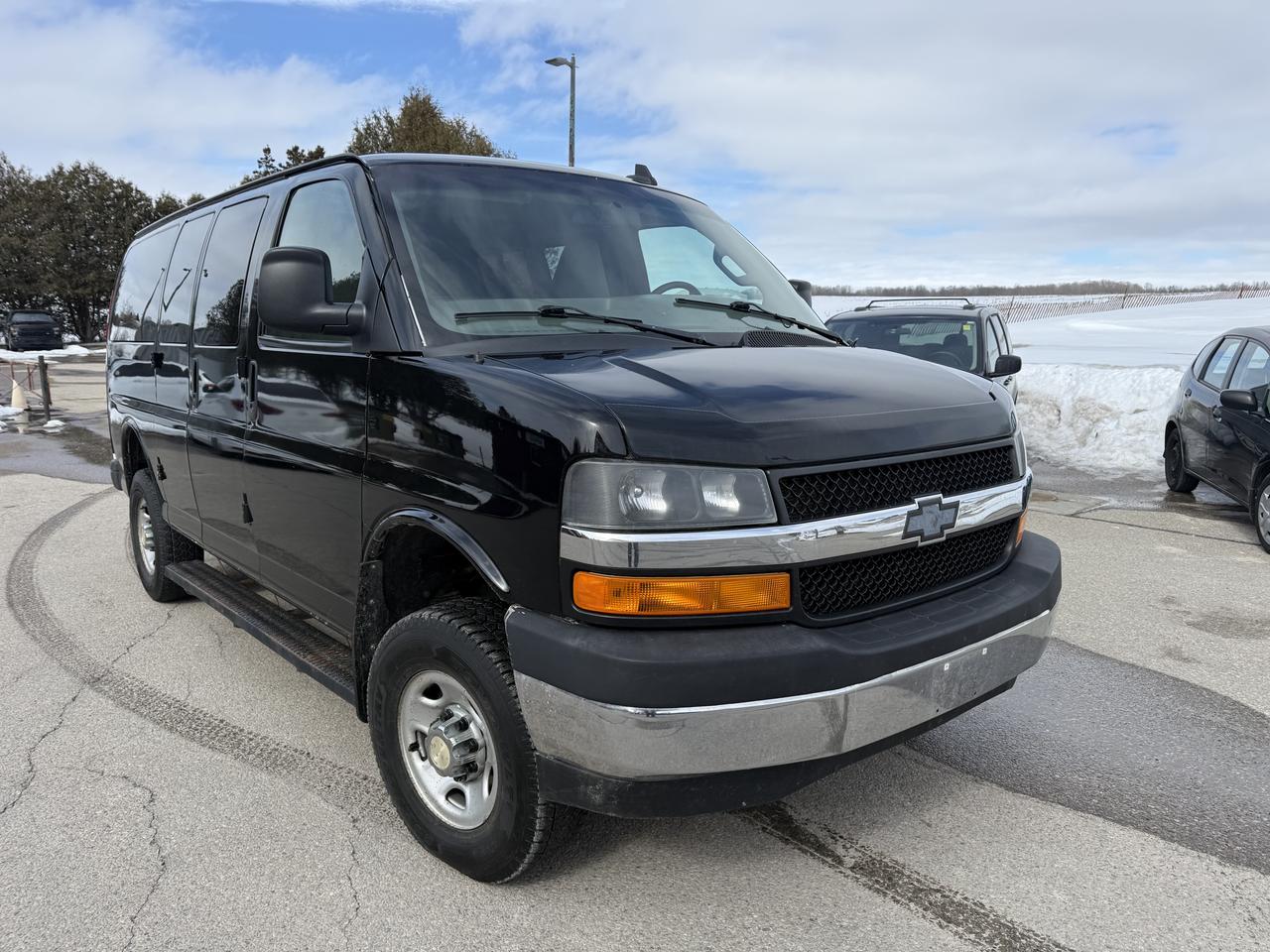 2017 Chevrolet Express LT 12 passangers 6.0L engine 4x4 - Photo #1