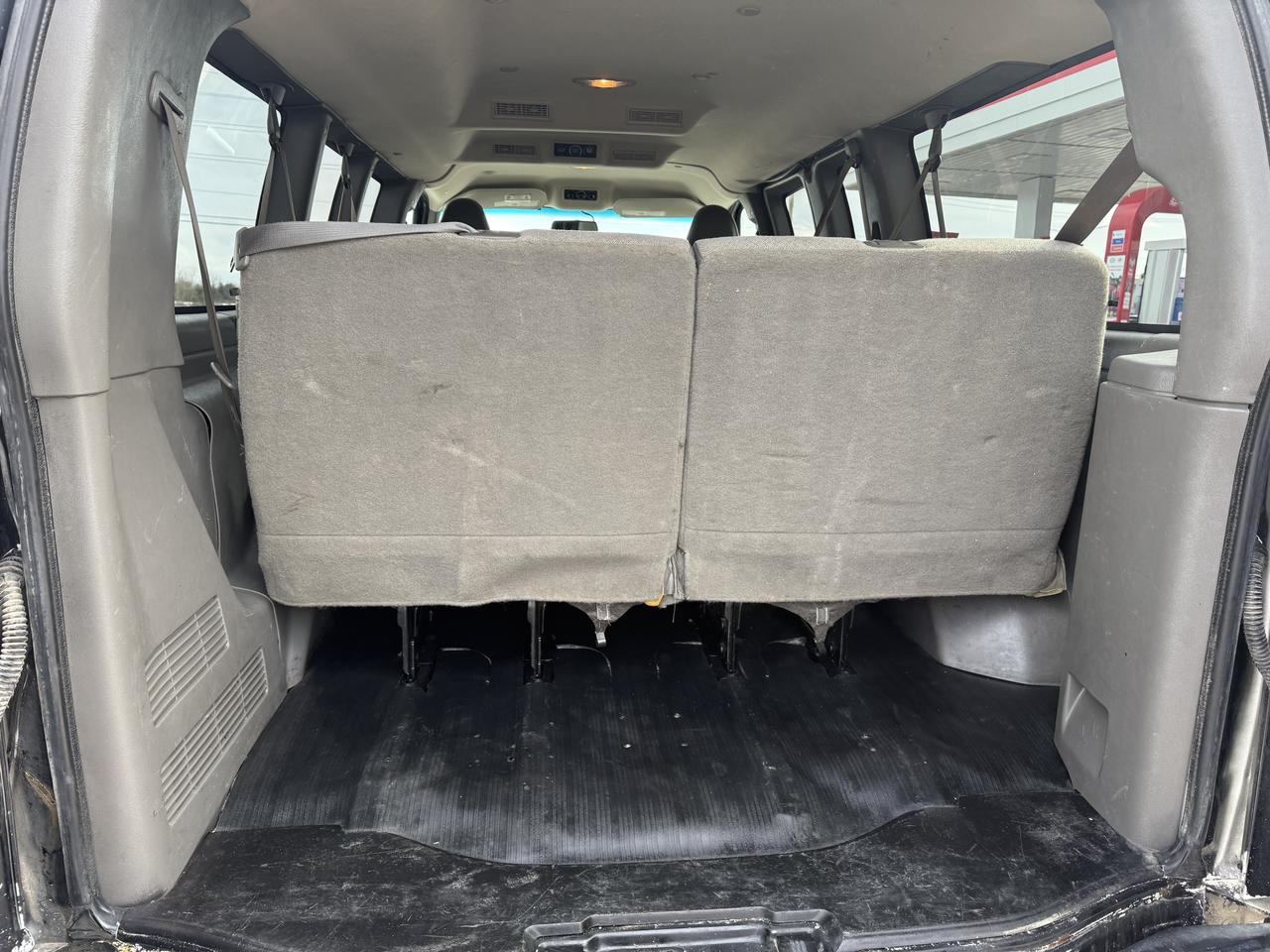 2017 Chevrolet Express LT 12 passangers 6.0L engine 4x4 Photo