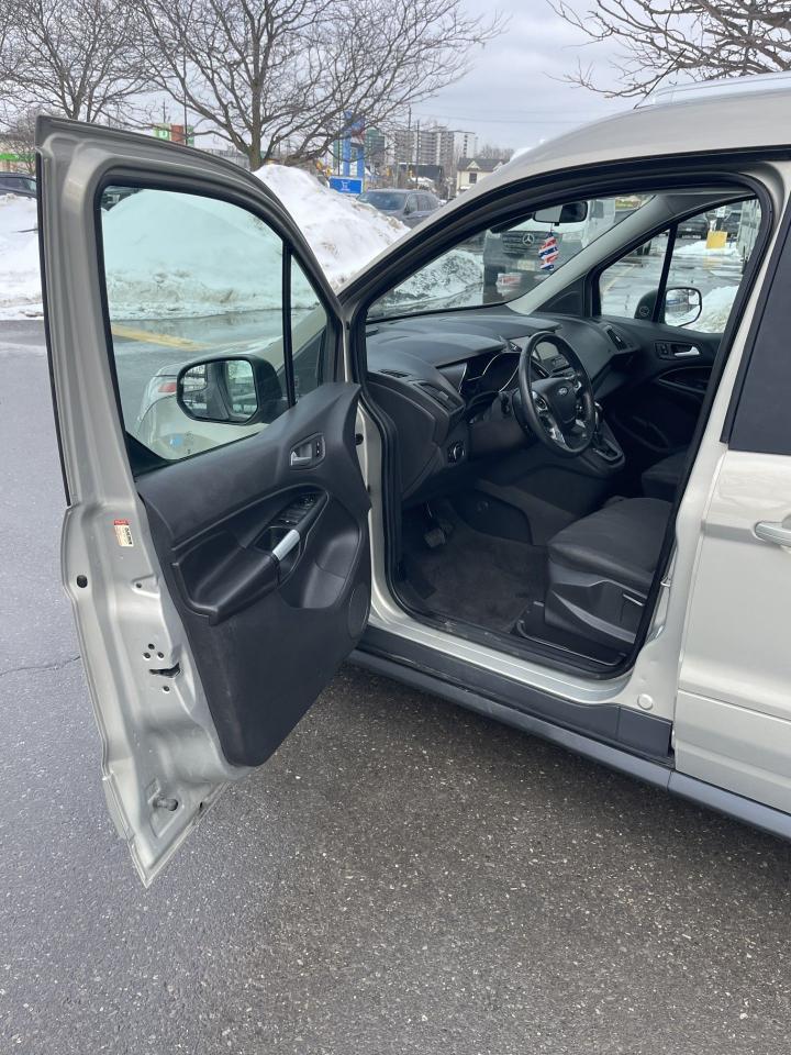 2014 Ford Transit Connect XLT    7 PASSENGER     ONLY 169,000 KMS Photo
