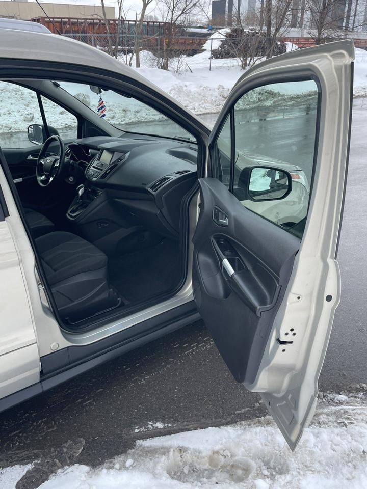 2014 Ford Transit Connect XLT    7 PASSENGER     ONLY 169,000 KMS Photo