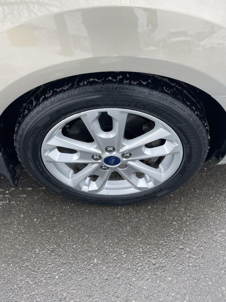 2014 Ford Transit Connect XLT    7 PASSENGER     ONLY 169,000 KMS Photo