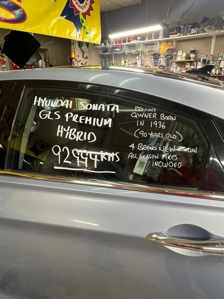 2012 Hyundai Sonata 4dr Sdn 2.4L Auto HEV w/Premium Pkg Photo3