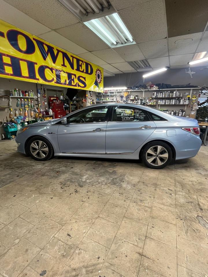 2012 Hyundai Sonata 4dr Sdn 2.4L Auto HEV w/Premium Pkg Photo
