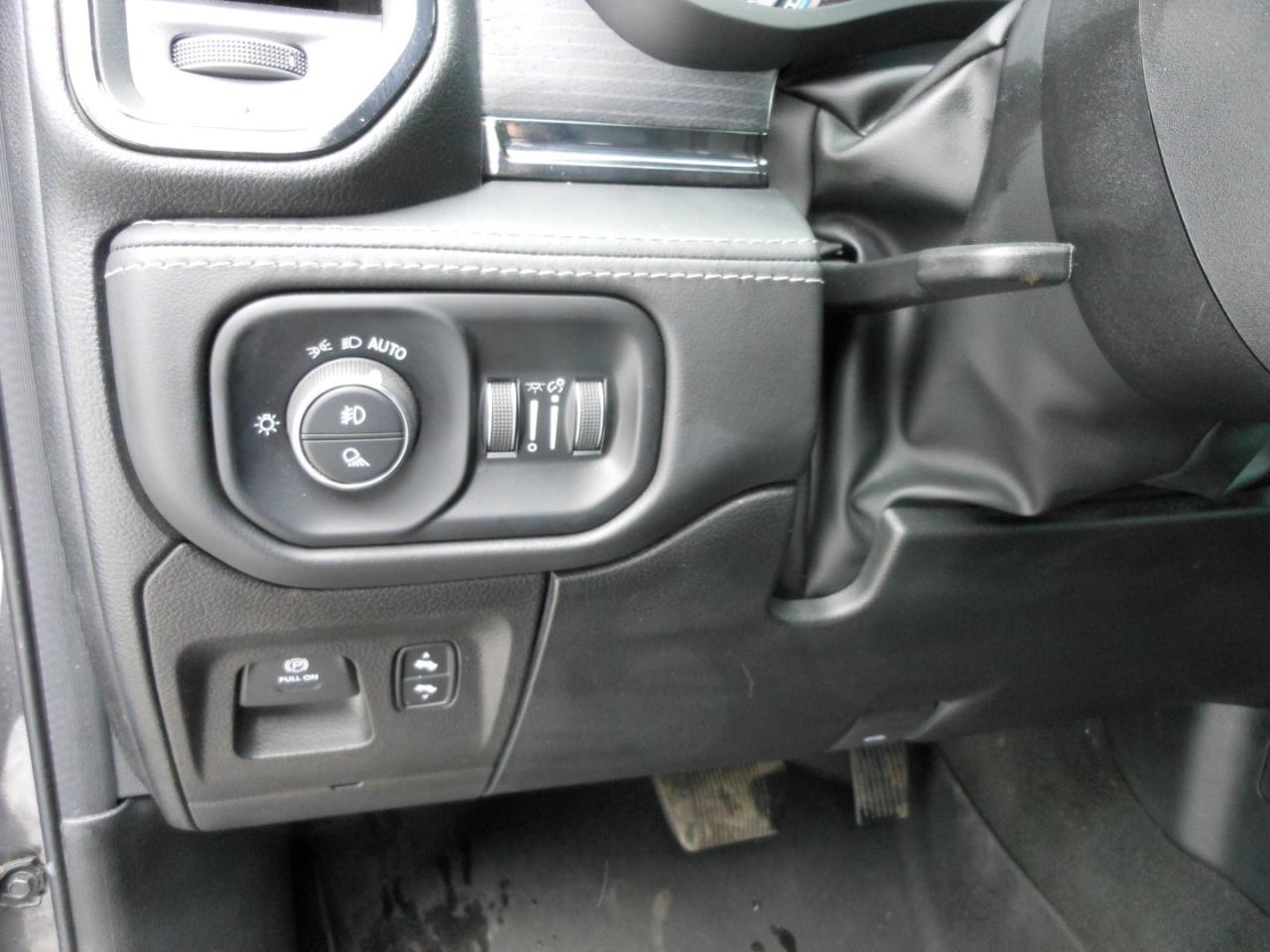 2022 RAM 1500 Limited Crew Cab SWB 4WD | DIESEL | One Owner | 5/160 Chrysler Warranty Photo