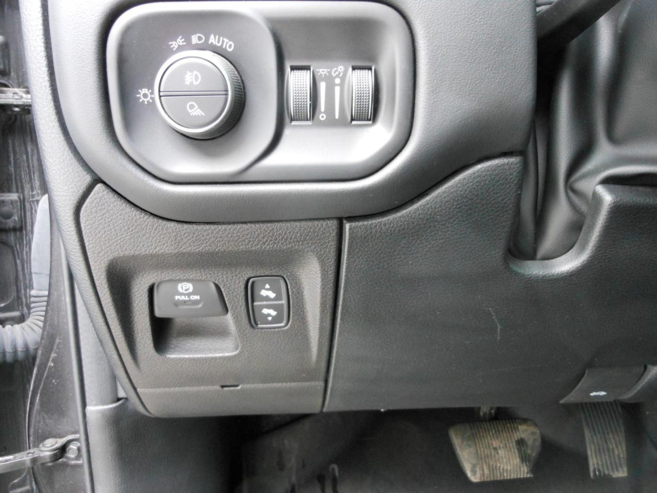 2022 RAM 1500 Limited Crew Cab SWB 4WD | DIESEL | One Owner | 5/160 Chrysler Warranty Photo