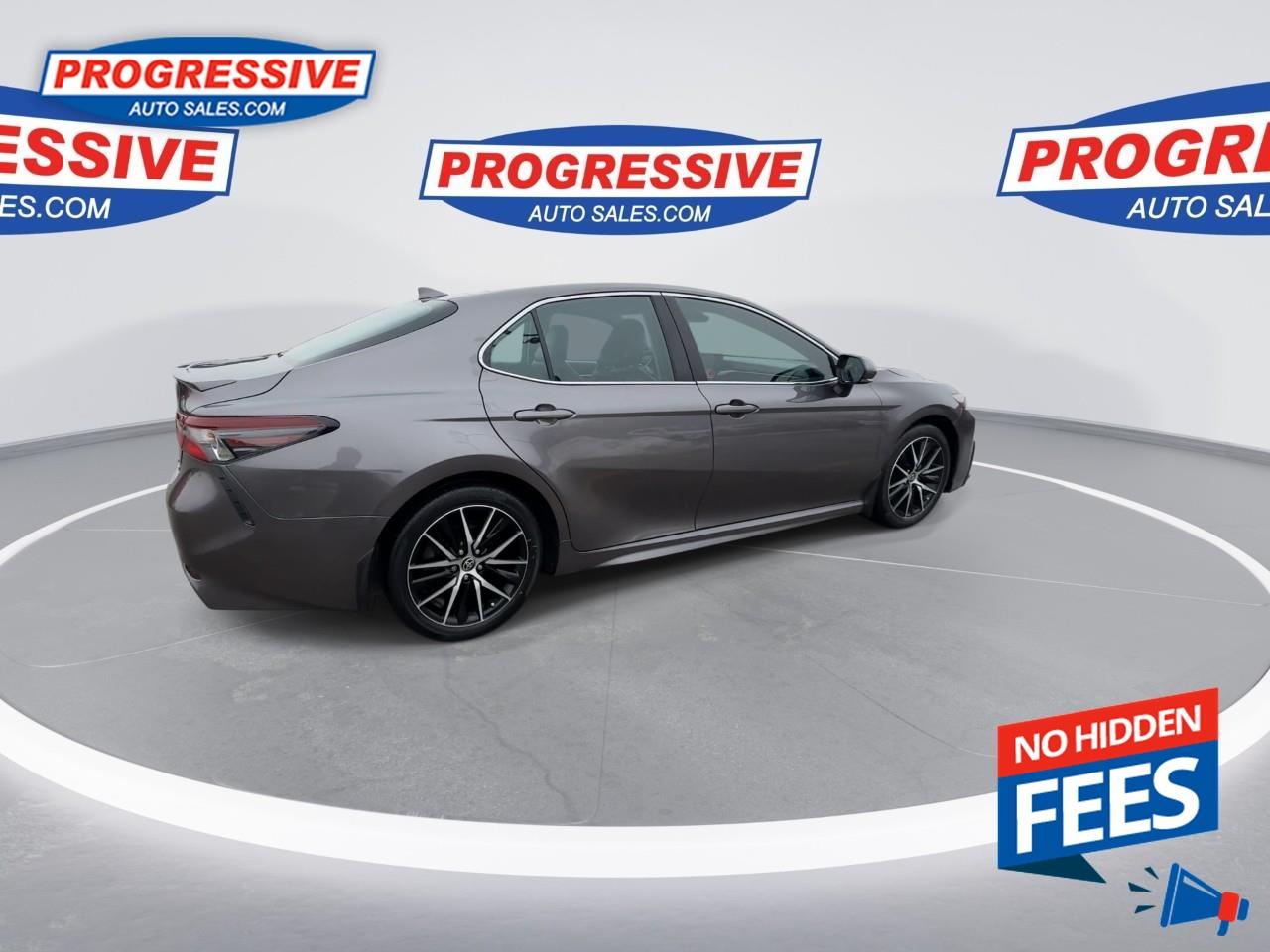 2022 Toyota Camry HYBRID SE Photo