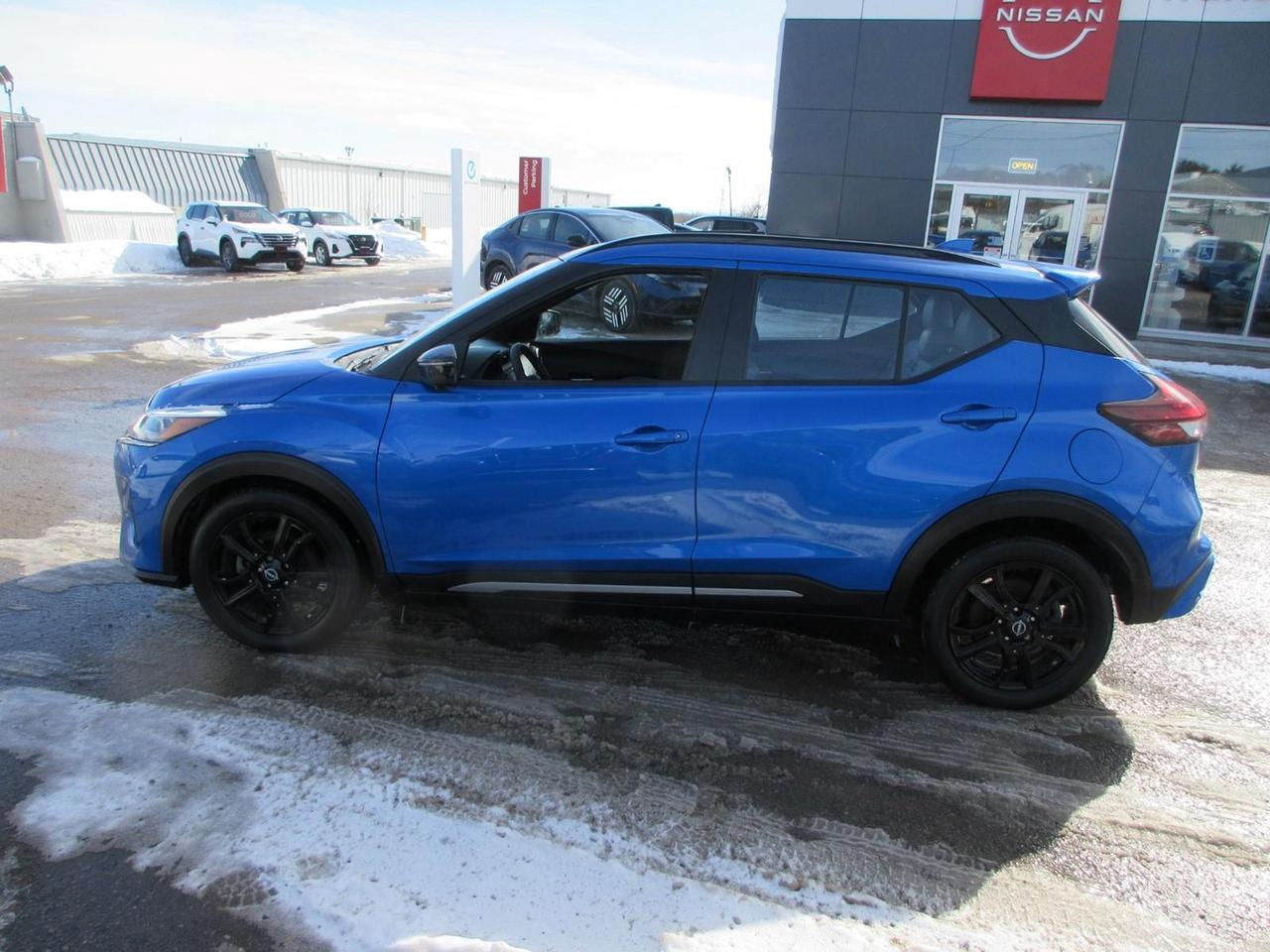 2022 Nissan Kicks SR Photo