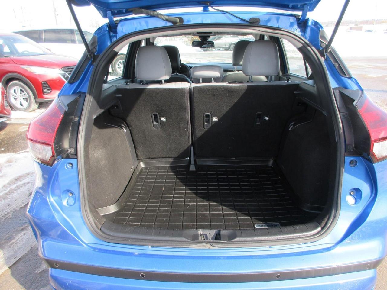 2022 Nissan Kicks SR Photo