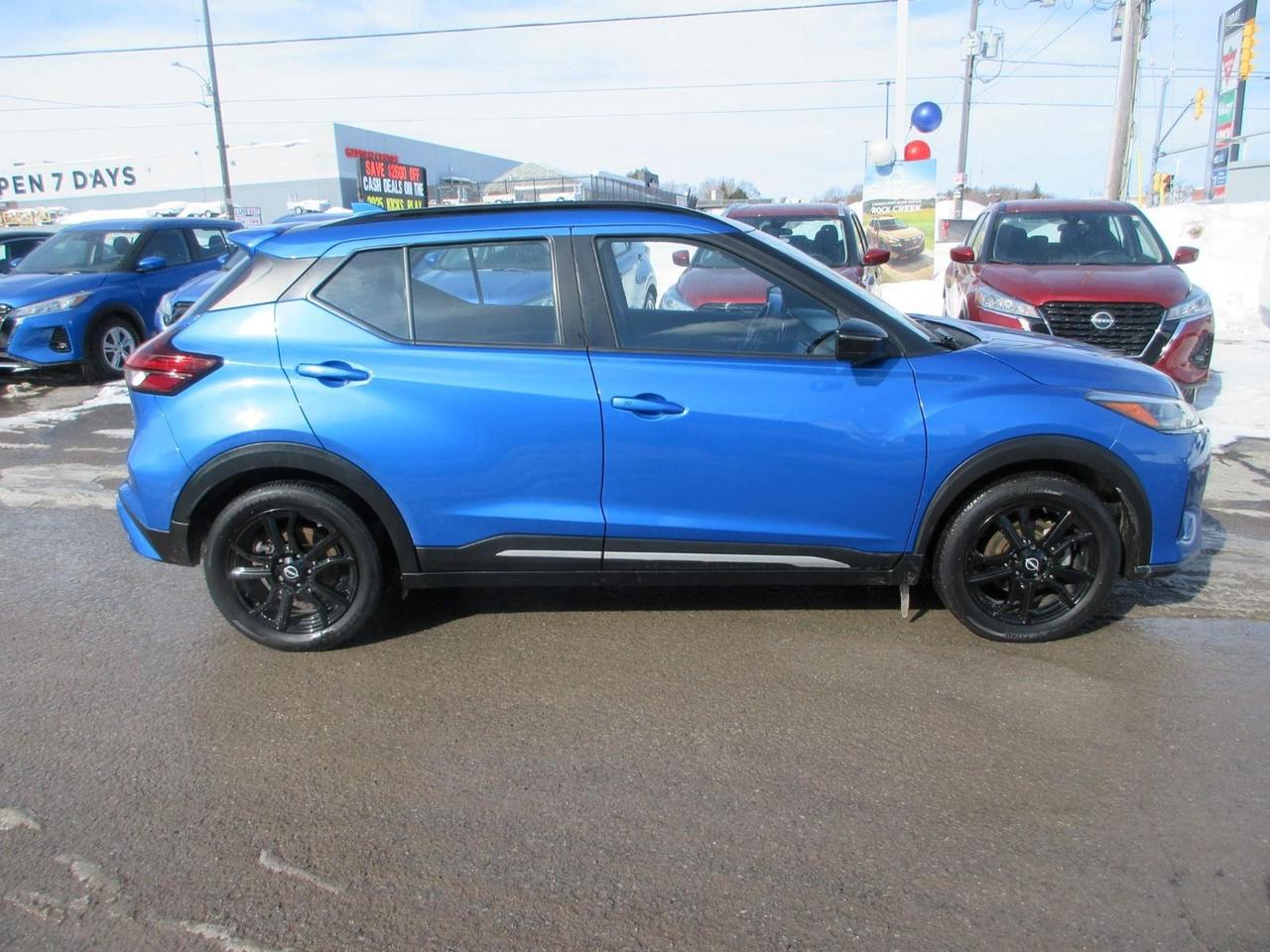 2022 Nissan Kicks SR Photo