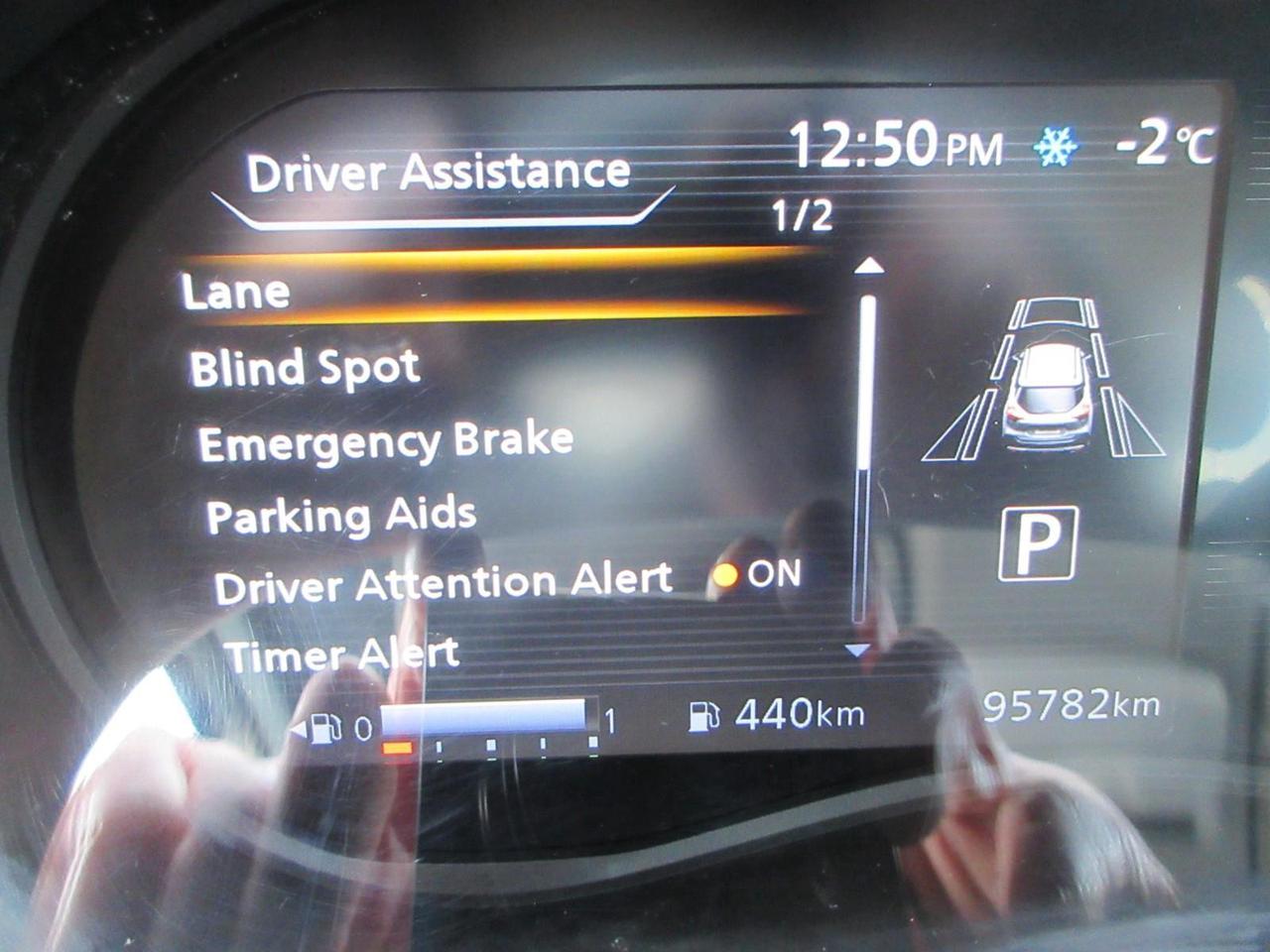 2022 Nissan Kicks SR Photo