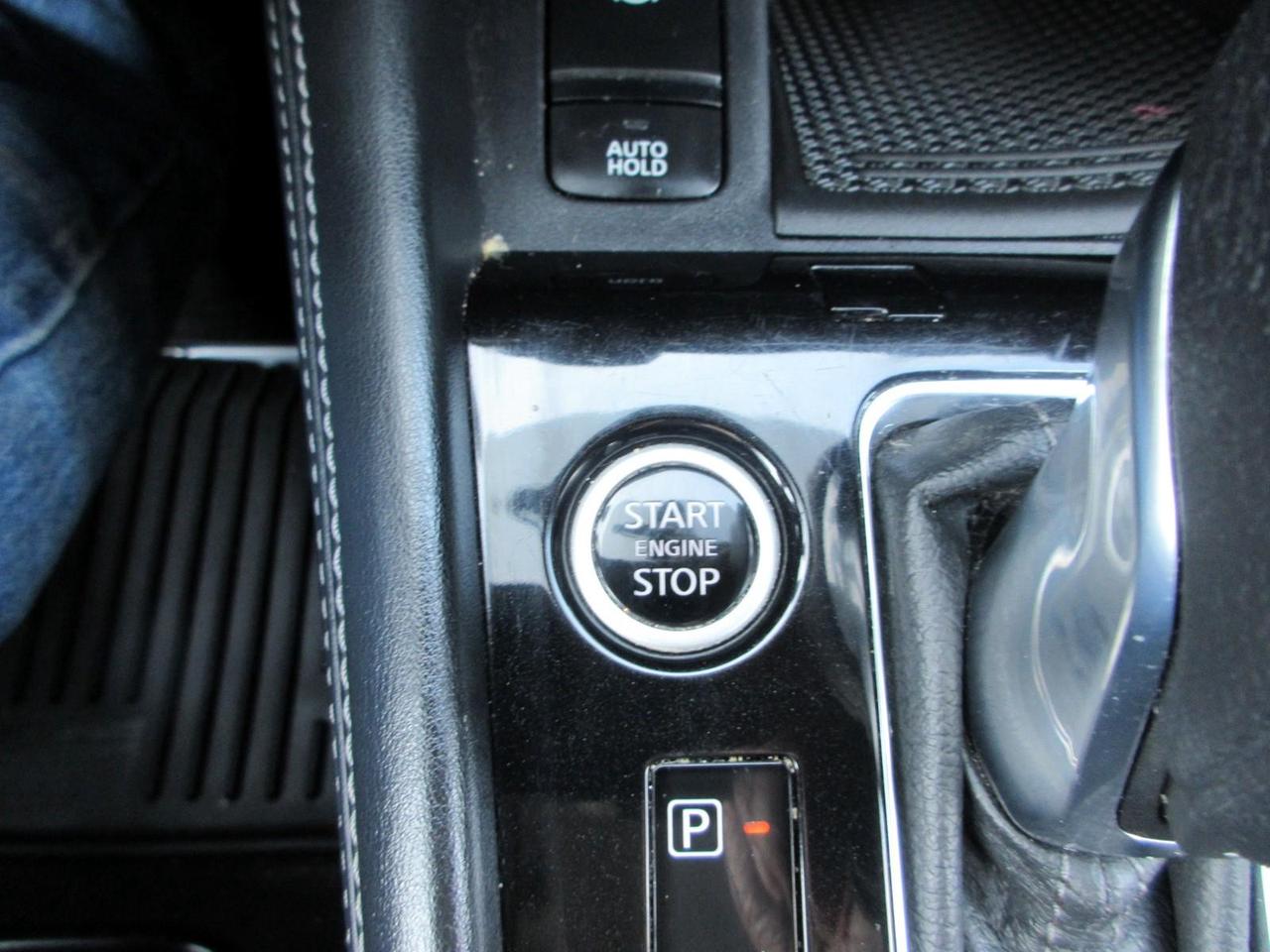 2022 Nissan Kicks SR Photo