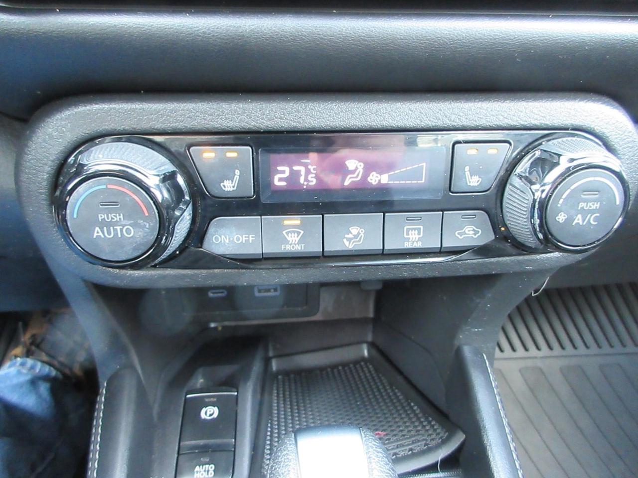 2022 Nissan Kicks SR Photo