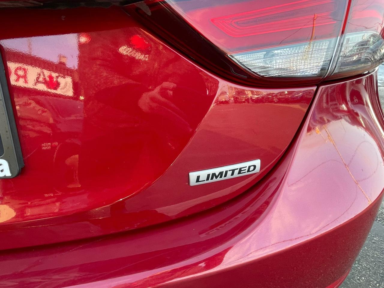 2016 Hyundai Elantra AUTO LIMITED NAVIGATION NO ACCIDENT LEATHER SUNROO Photo