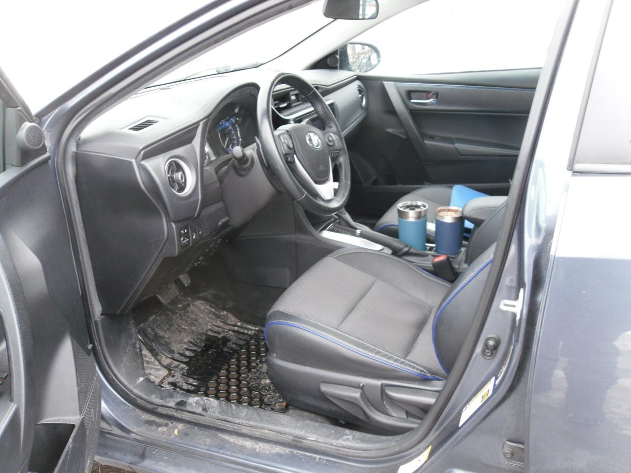 2017 Toyota Corolla 4DR SDN CVT SE Photo