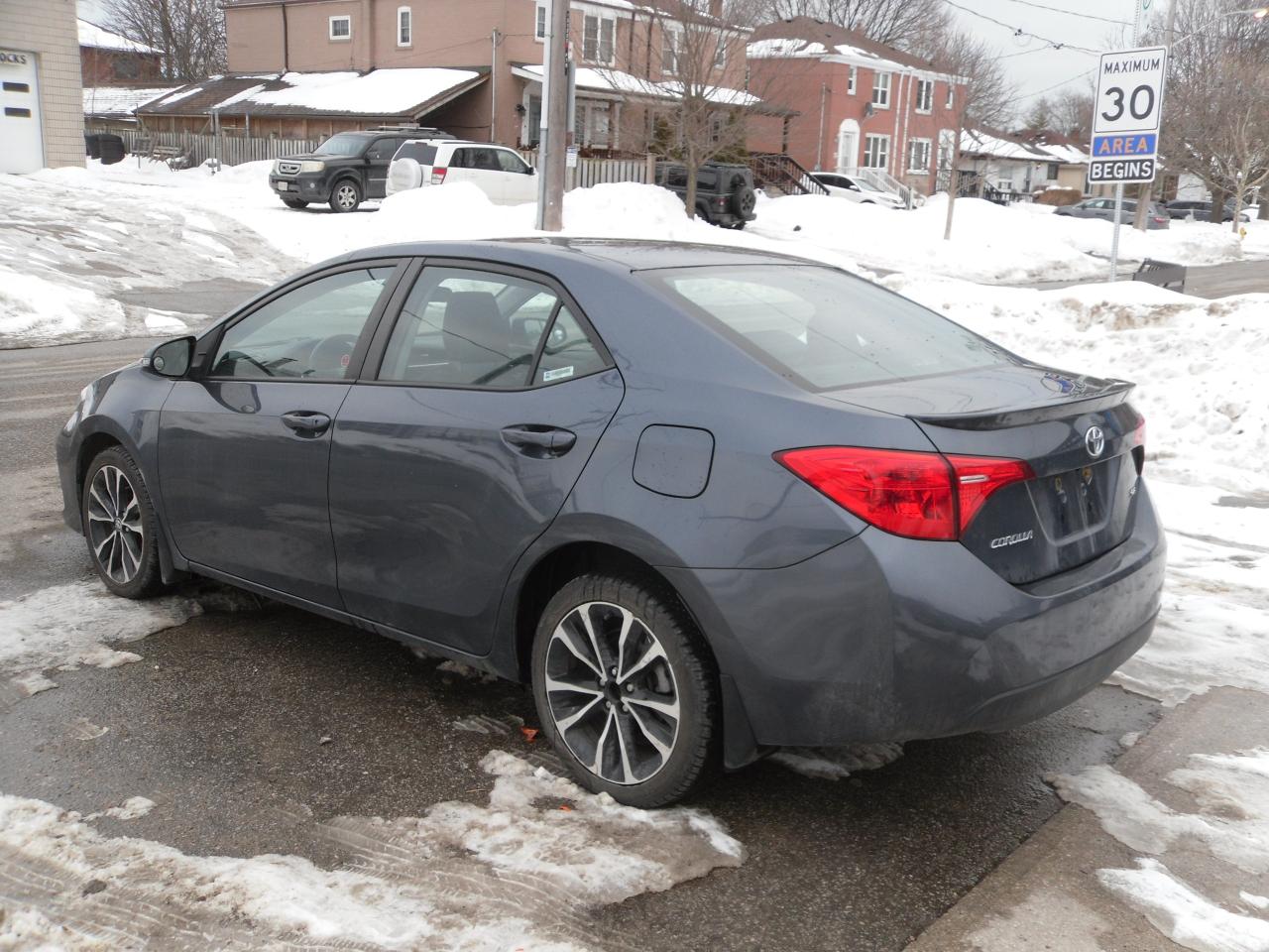 2017 Toyota Corolla 4DR SDN CVT SE Photo4