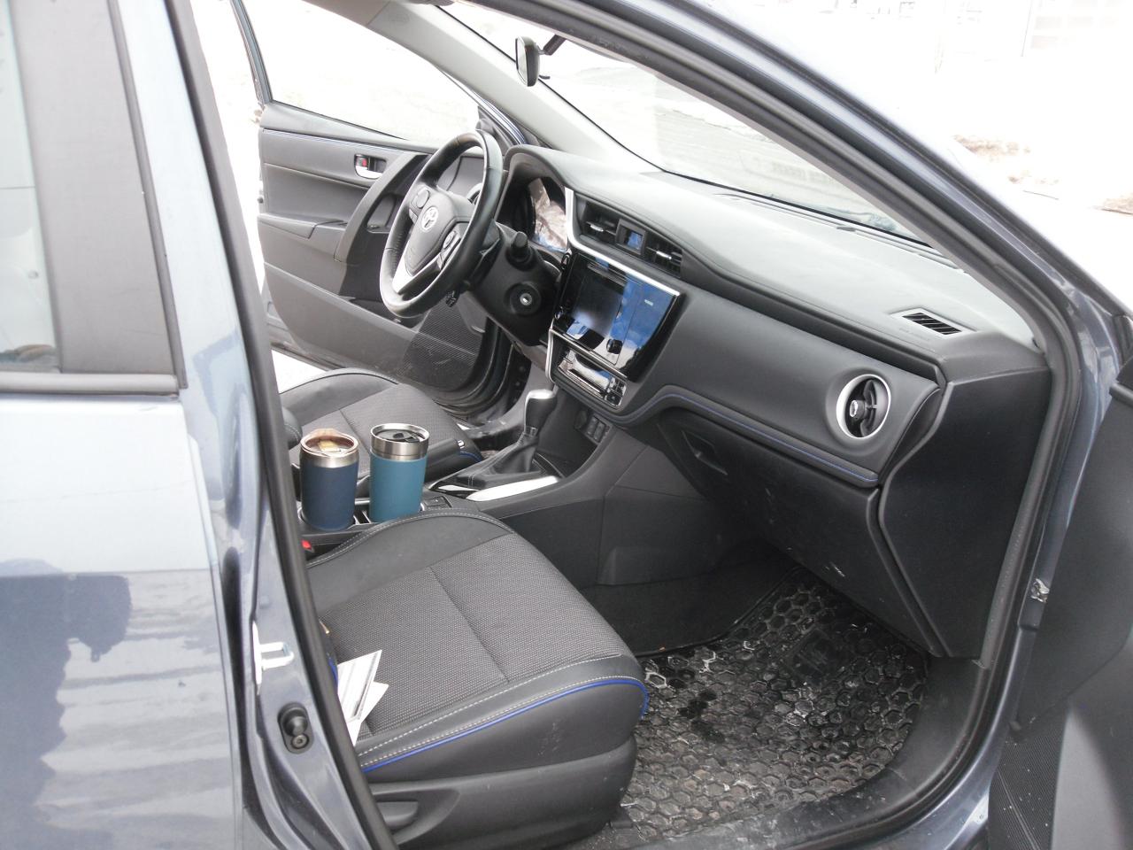 2017 Toyota Corolla 4DR SDN CVT SE Photo