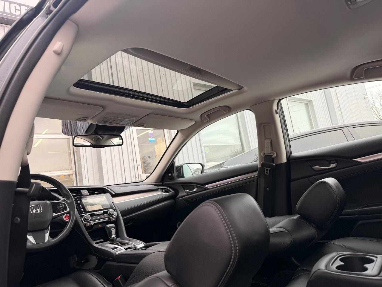 2017 Honda Civic Touring+Leather+Roof+CLEAN CARFAX Photo3