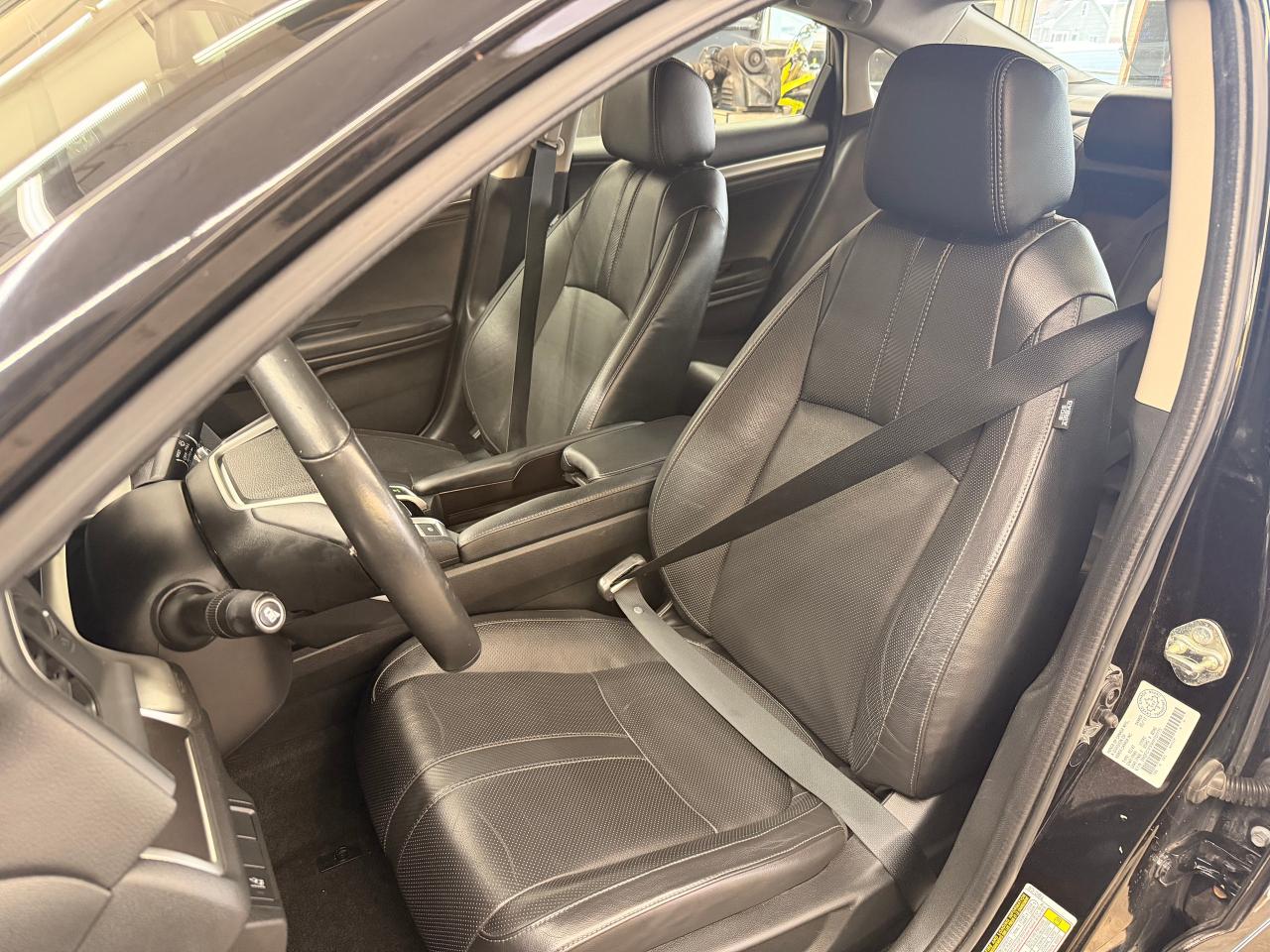 2017 Honda Civic Touring+Leather+Roof+CLEAN CARFAX Photo88